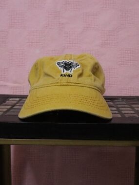 Embroidered Bee Yellow Cotton Baseball Cap